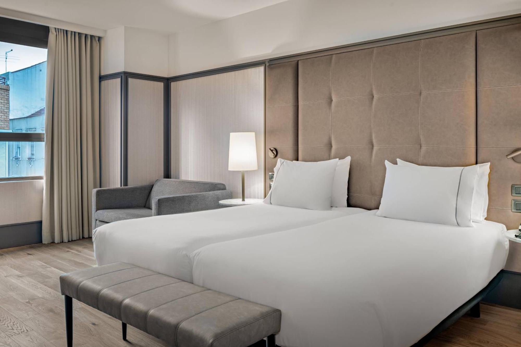Ac Hotel Avenida De America By Marriott Madrid Exterior photo