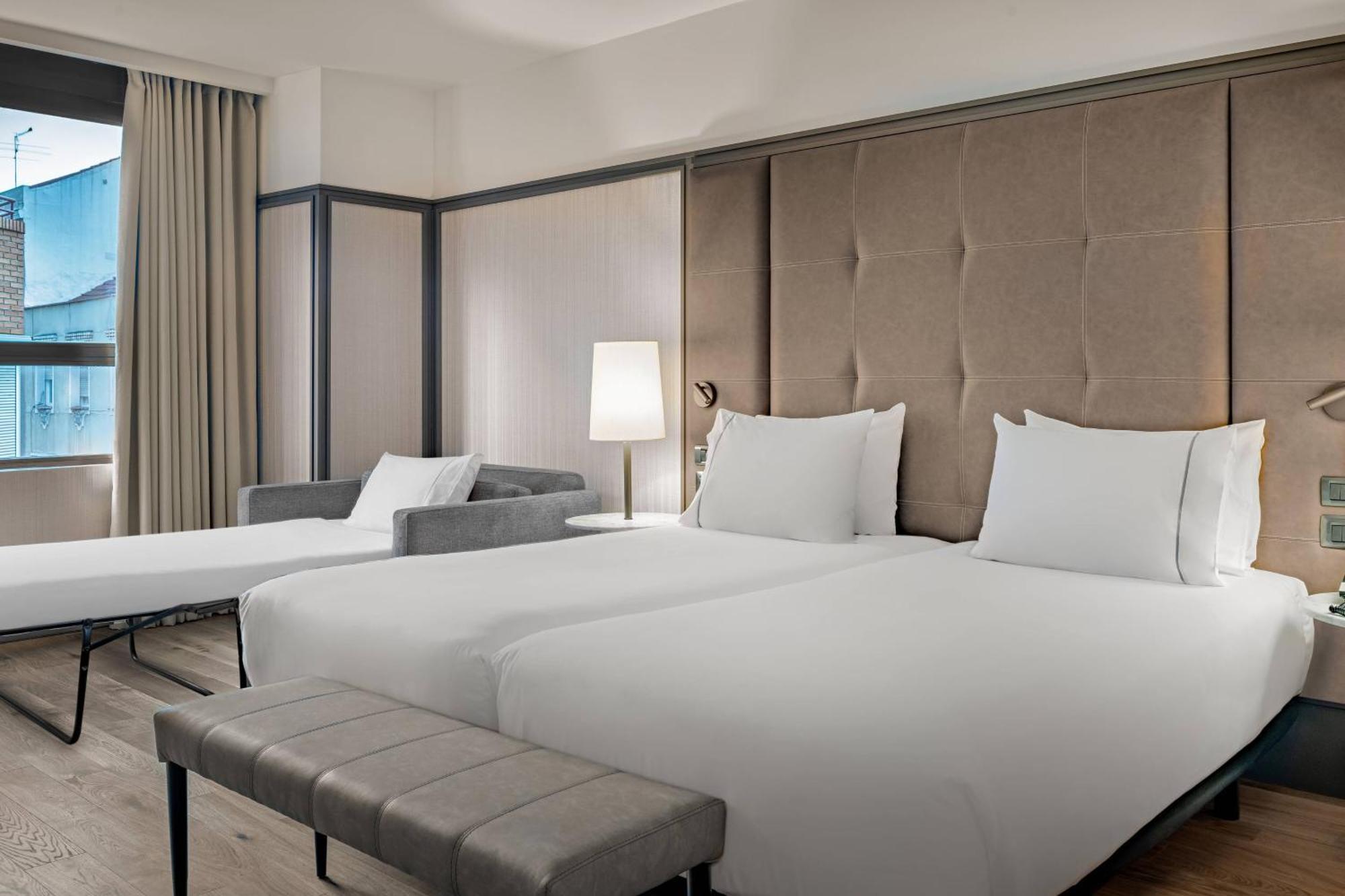 Ac Hotel Avenida De America By Marriott Madrid Exterior photo
